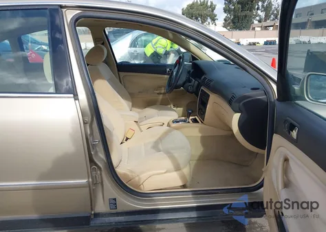 2001 Volkswagen Passat Gls z USA, uszkodzony, nr VIN WVWPD63B51E112431